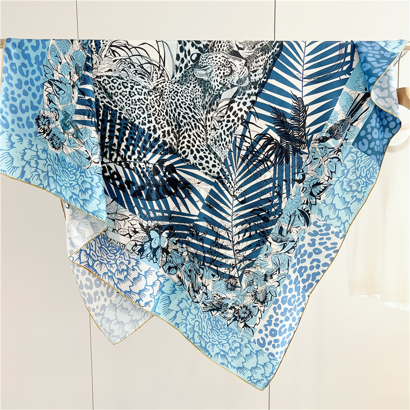 Travel Accessories Designer - Pañuelo de seda con estampado de