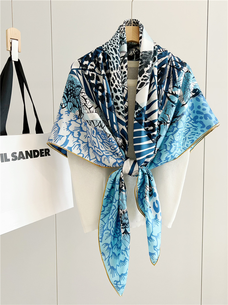Pañuelo de seda con estampado  - Travel Accessories Designer reseña y precio